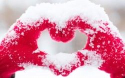 Love heart Snow Hands 5K Wallpapers